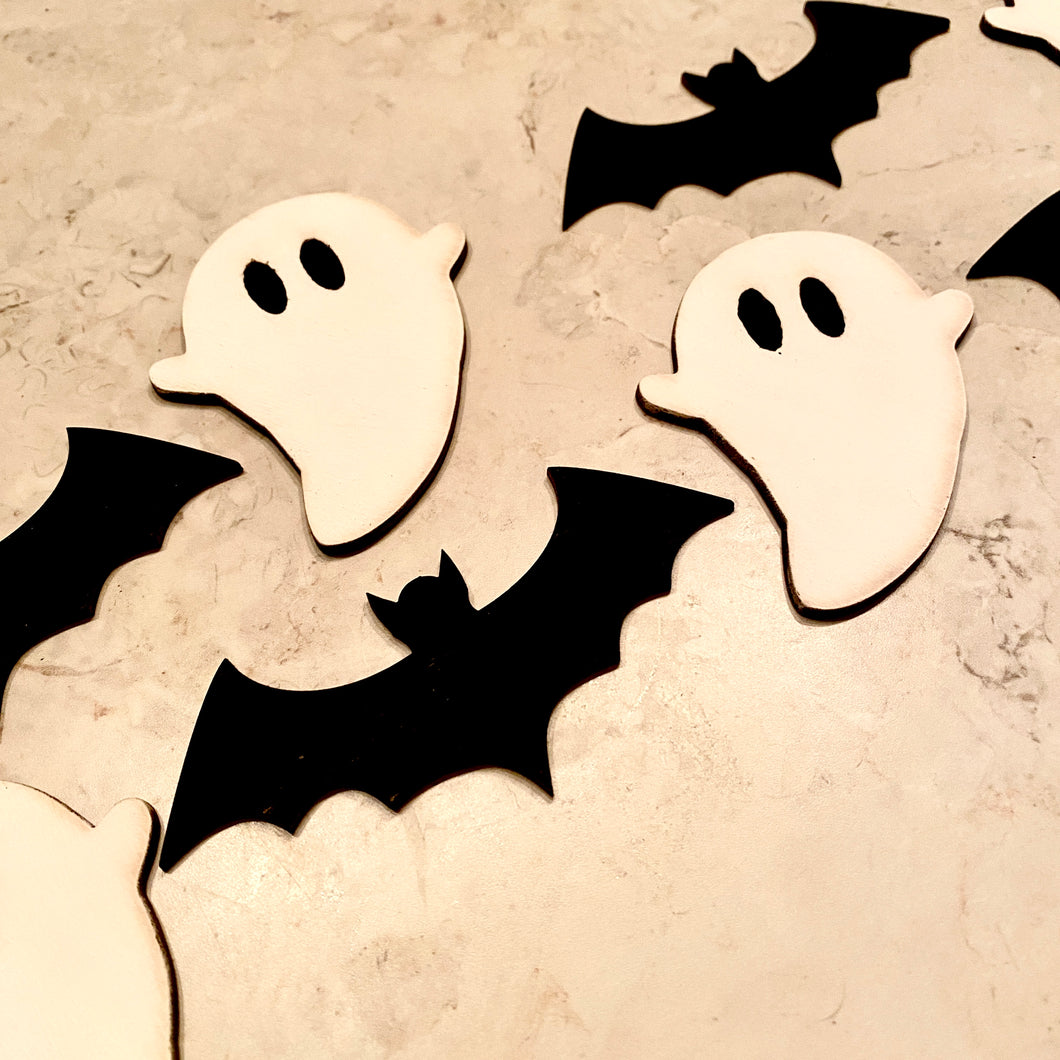 Ghost & Bat Halloween Wall Decor